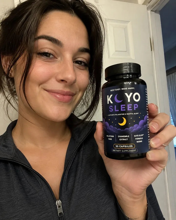 KAYO Sleep customer holding a bottle